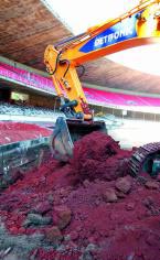 Mineirão começa a rebaixar o gramado